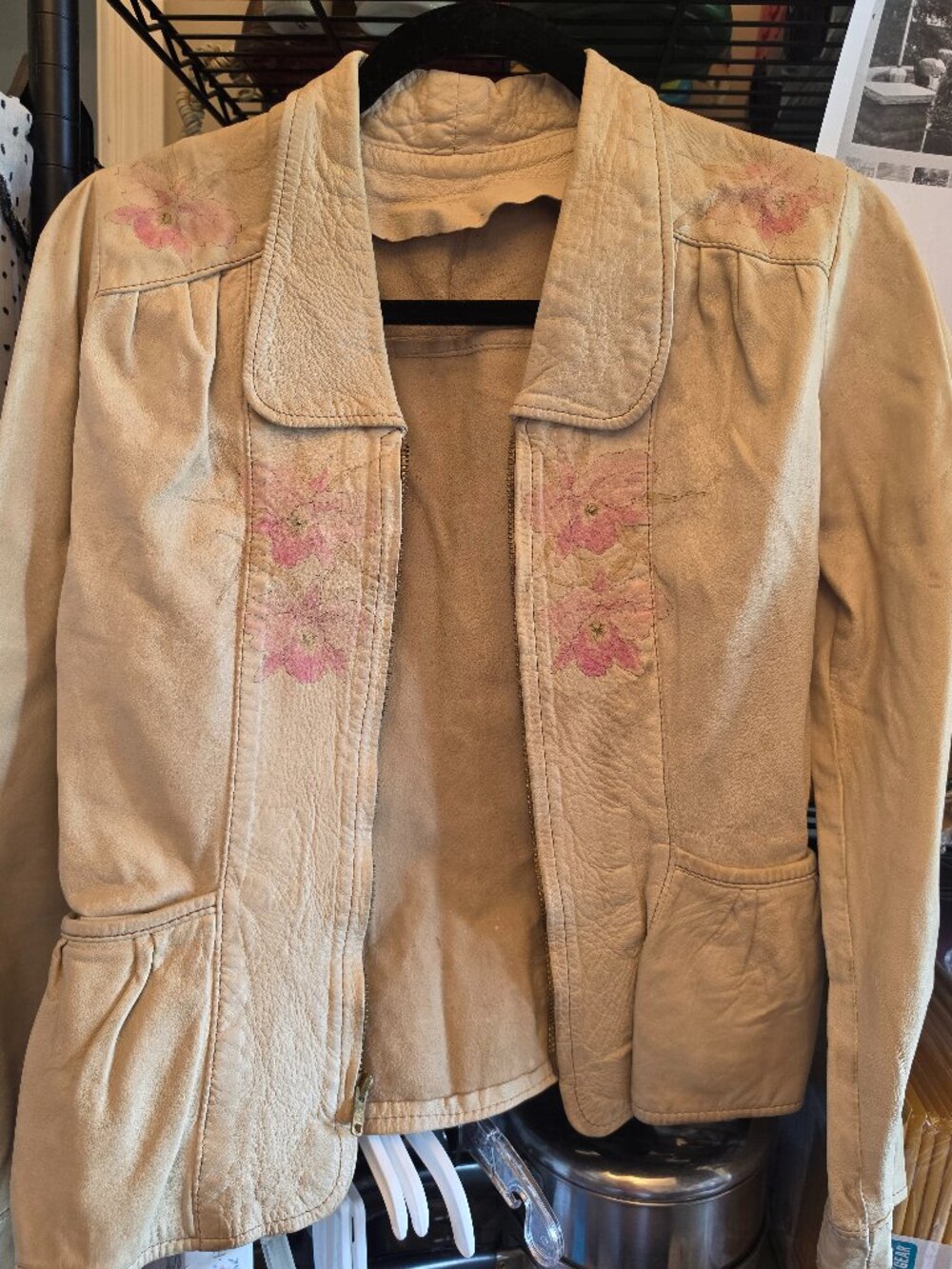 Natural Comfort XS leather jacket beige with handpainted pink flowers
